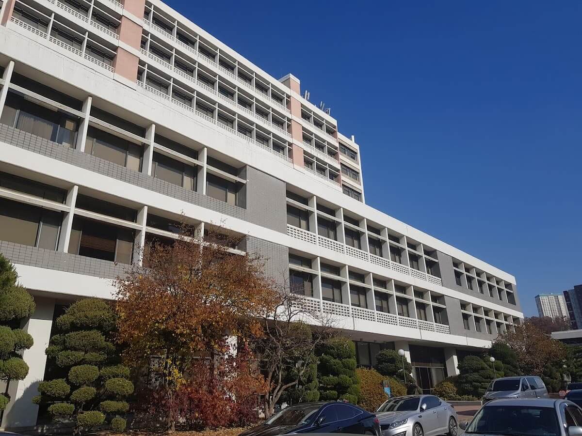 Đại học Ajou là trường đa ngành, cung cấp nhiều chương trình giáo dục đa dạng