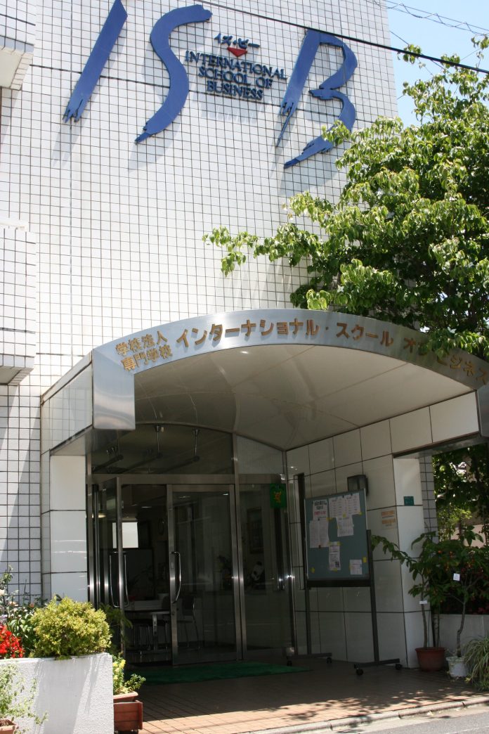 truong-nhat-ngu-isb-anh-bia